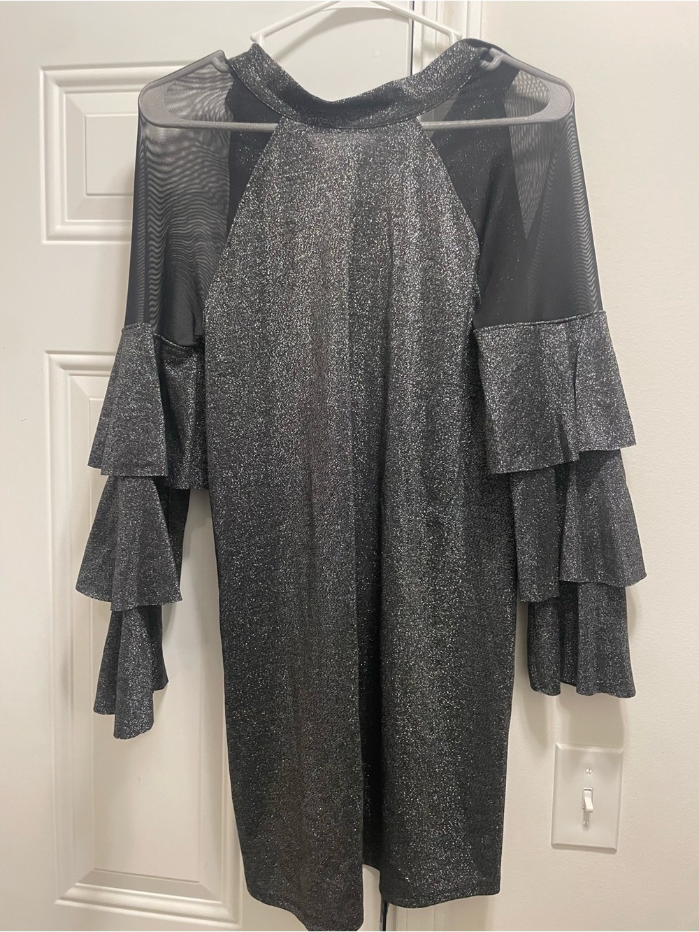 BCBGeneration - Womens Shimmery Black Tiered Ruffle Sleeve Dress
